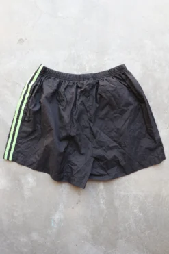 Vintage Adidas Shorts Large -Style Hub Shop IMG 5052 e01f6697 4e1e 41b5 995f 4ed145834380