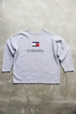 Vintage Tommy Hilfiger Sweater XL -Style Hub Shop IMG 9476 1232f298 6ab0 43d7 87dc a0dbf612a492